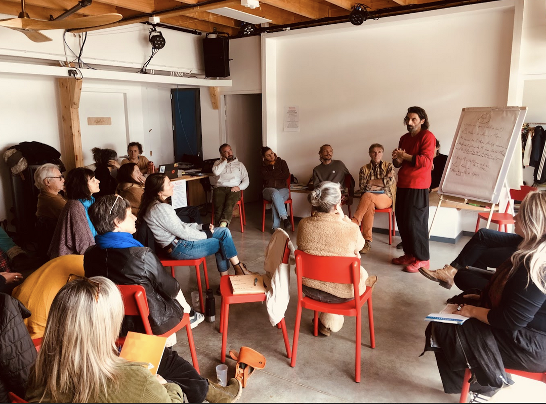 formation de personnes en cercle